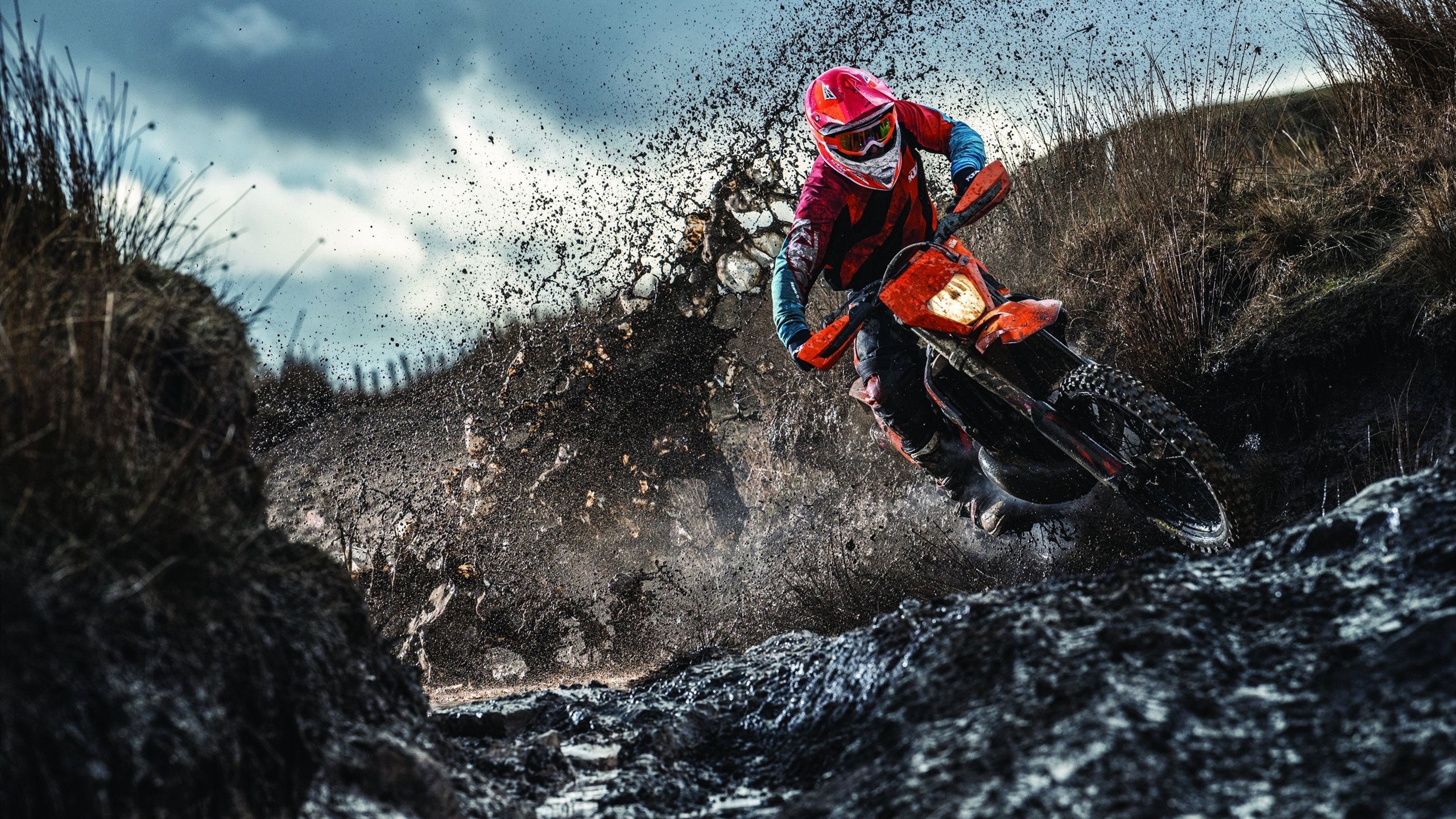 疆龙之战映照东西篮球哲学，詹皇关键球诠释巨星本质